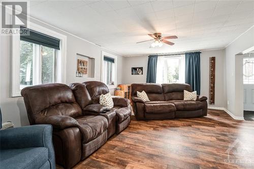 201 Jack Street, Kemptville, ON - Indoor Photo Showing Living Room