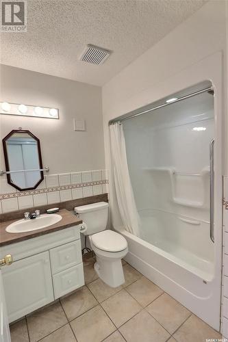 401 2501 1St Avenue W, Prince Albert, SK - Indoor Photo Showing Bathroom