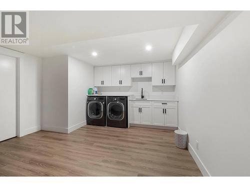 2506 Hillsborough Place, Kelowna, BC - Indoor Photo Showing Laundry Room