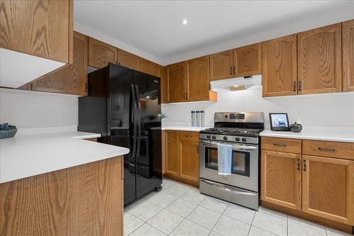 98 Summers Drive, Thorold, ON - Indoor Photo Showing Kitchen