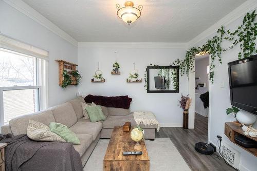 212 Sheridan Street, Brantford, ON - Indoor Photo Showing Living Room