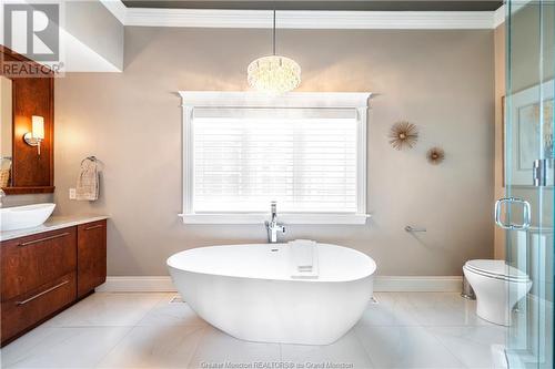 373 Lavoie, Dieppe, NB - Indoor Photo Showing Bathroom