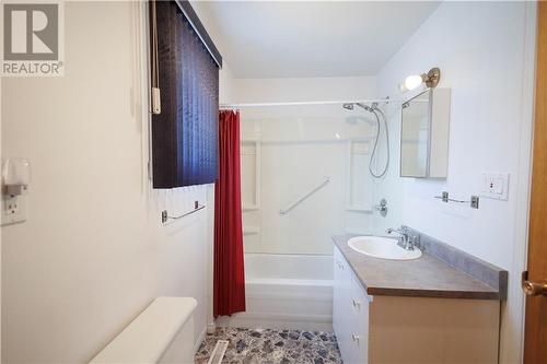 222 Theriault, Sainte-Anne-De-Madawaska, NB - Indoor Photo Showing Bathroom