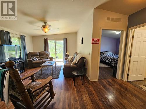 7882 Highway 29S Highway, Chetwynd, BC - Indoor Photo Showing Living Room