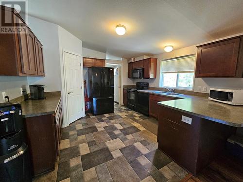 7882 Highway 29S Highway, Chetwynd, BC - Indoor Photo Showing Kitchen With Double Sink