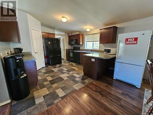 7882 Highway 29S Highway, Chetwynd, BC - Indoor Photo Showing Kitchen