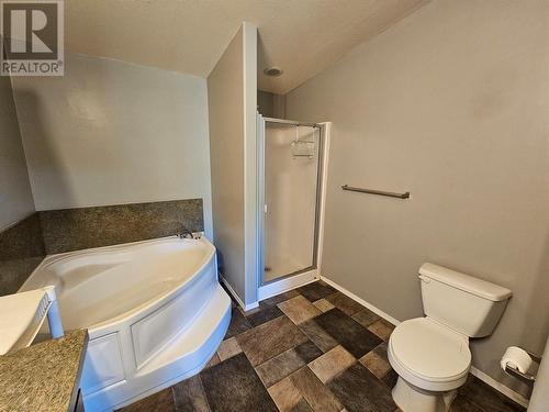 7882 Highway 29S Highway, Chetwynd, BC - Indoor Photo Showing Bathroom