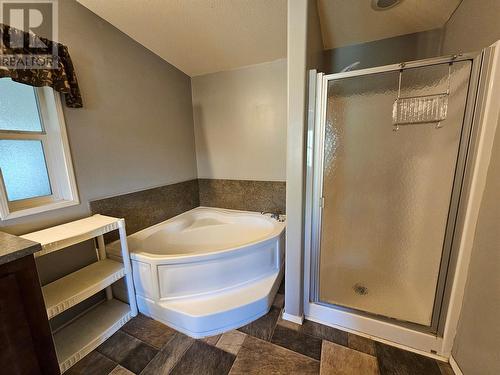 7882 Highway 29S Highway, Chetwynd, BC - Indoor Photo Showing Bathroom