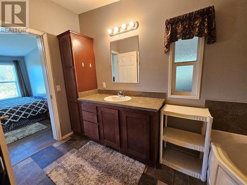 7882 Highway 29S Highway, Chetwynd, BC - Indoor Photo Showing Bathroom