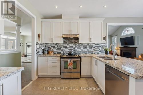 38 Charles Tilley Crescent, Clarington, ON - Indoor Photo Showing Kitchen With Double Sink With Upgraded Kitchen