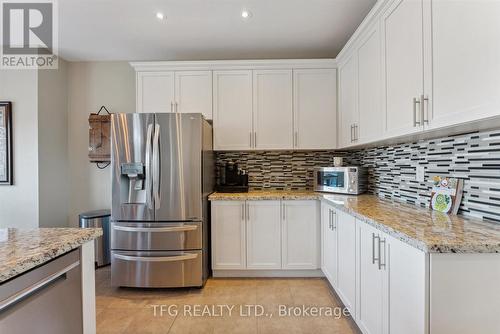 38 Charles Tilley Cres, Clarington, ON - Indoor Photo Showing Kitchen With Upgraded Kitchen