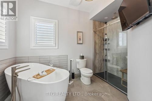 38 Charles Tilley Crescent, Clarington, ON - Indoor Photo Showing Bathroom