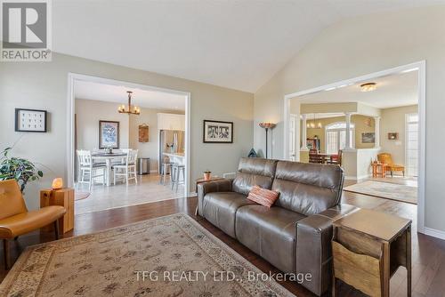 38 Charles Tilley Cres, Clarington, ON - Indoor Photo Showing Living Room