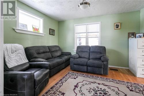 138268 Grey Road 112, Meaford (Municipality), ON - Indoor Photo Showing Living Room