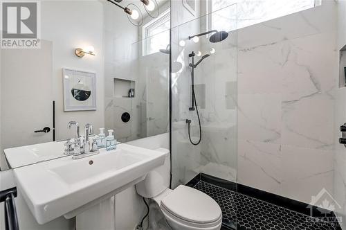 9 Kindle Court, Ottawa, ON - Indoor Photo Showing Bathroom