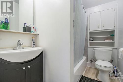 Unit 1 bath - 295 Bell Street S, Ottawa, ON - Indoor Photo Showing Bathroom