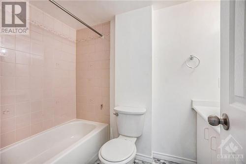 Main bath - 522 Lisgar Street, Ottawa, ON - Indoor Photo Showing Bathroom