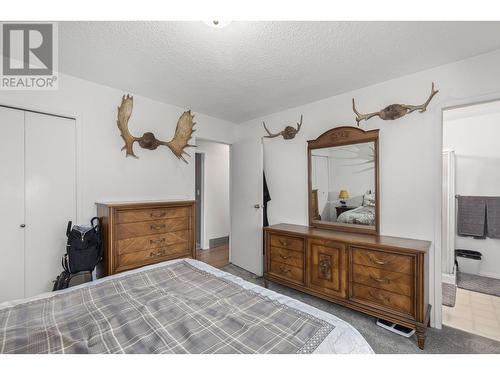 2909 Heritage Place, Vernon, BC - Indoor Photo Showing Bedroom