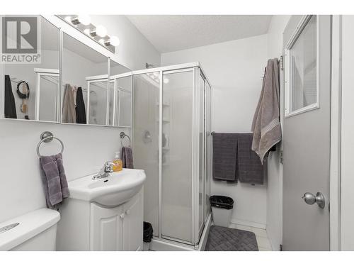 2909 Heritage Place, Vernon, BC - Indoor Photo Showing Bathroom