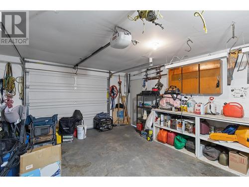 2909 Heritage Place, Vernon, BC - Indoor Photo Showing Garage