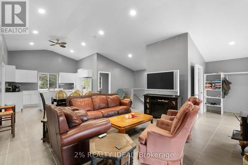 11 Nickles Cove Rd, Whitestone, ON - Indoor Photo Showing Living Room