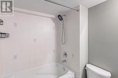#9 -57 Ferndale Dr S, Barrie, ON - Indoor Photo Showing Bathroom
