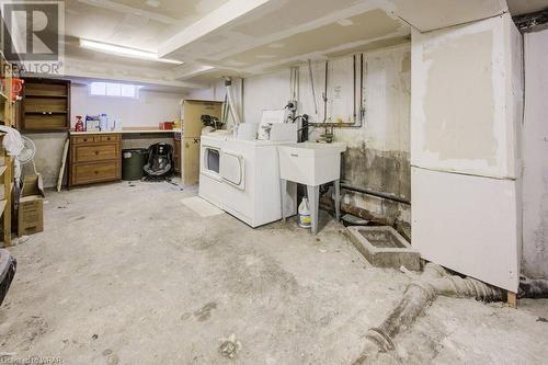 98 Waterloo Street, Waterloo, ON - Indoor Photo Showing Laundry Room