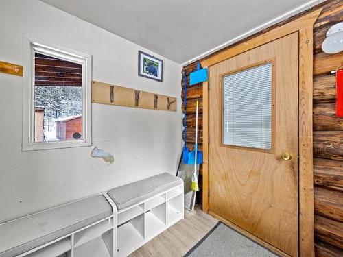 9223-9227 Knouff Lake Rd, Kamloops, BC - Indoor Photo Showing Other Room