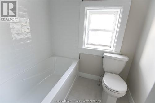 320 Sydenham Street, Dresden, ON - Indoor Photo Showing Bathroom