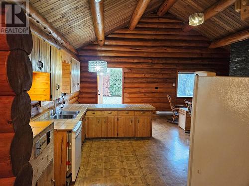 728 10Th Avenue, Keremeos, BC - Indoor Photo Showing Kitchen With Double Sink