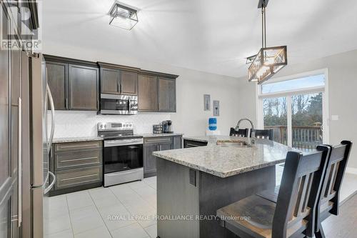 44 Stonecrest Blvd, Quinte West, ON - Indoor Photo Showing Kitchen With Double Sink With Upgraded Kitchen