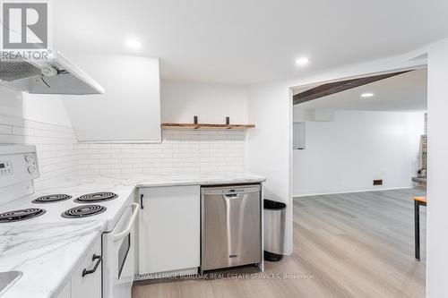 #2 -40 Samuel Rd, Hamilton, ON - Indoor Photo Showing Kitchen