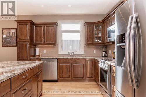 29 Autumn Grve, Quinte West, ON - Indoor Photo Showing Kitchen With Upgraded Kitchen