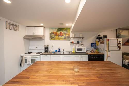 212 Sheridan Street, Brantford, ON - Indoor Photo Showing Kitchen