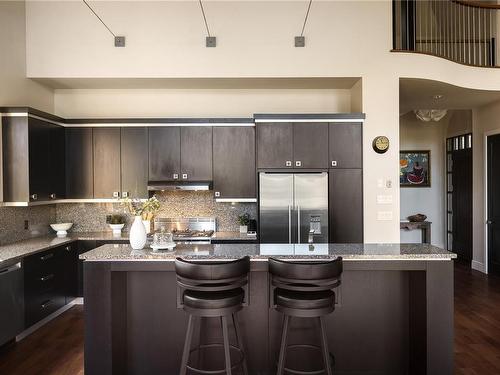 1029 Joan Cres, Victoria, BC - Indoor Photo Showing Kitchen With Upgraded Kitchen