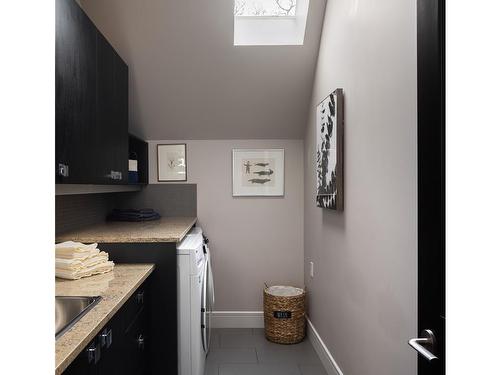 1029 Joan Cres, Victoria, BC - Indoor Photo Showing Laundry Room