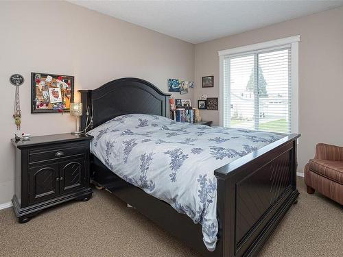 10015 Siddall Rd, Sidney, BC - Indoor Photo Showing Bedroom