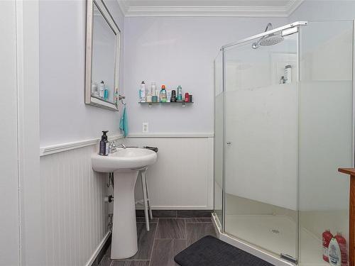 10015 Siddall Rd, Sidney, BC - Indoor Photo Showing Bathroom