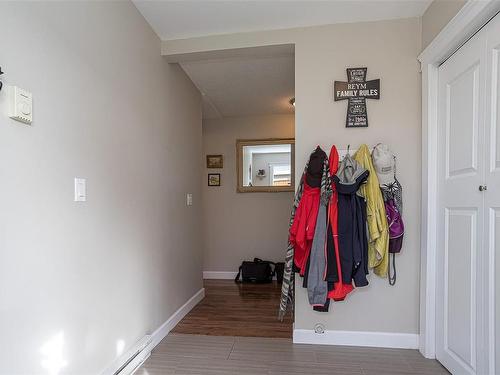 10015 Siddall Rd, Sidney, BC - Indoor Photo Showing Other Room