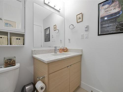 404-10660 Mcdonald Park Rd, North Saanich, BC - Indoor Photo Showing Bathroom