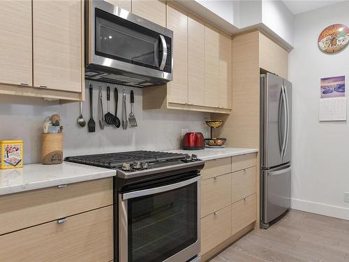 404-10660 Mcdonald Park Rd, North Saanich, BC - Indoor Photo Showing Kitchen With Upgraded Kitchen