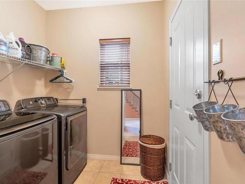 41 Stoneridge Dr, View Royal, BC - Indoor Photo Showing Laundry Room