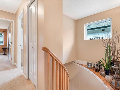 41 Stoneridge Dr, View Royal, BC - Indoor Photo Showing Other Room