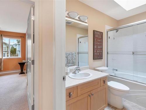 41 Stoneridge Dr, View Royal, BC - Indoor Photo Showing Bathroom