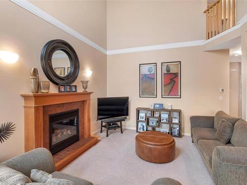 41 Stoneridge Dr, View Royal, BC - Indoor Photo Showing Living Room With Fireplace