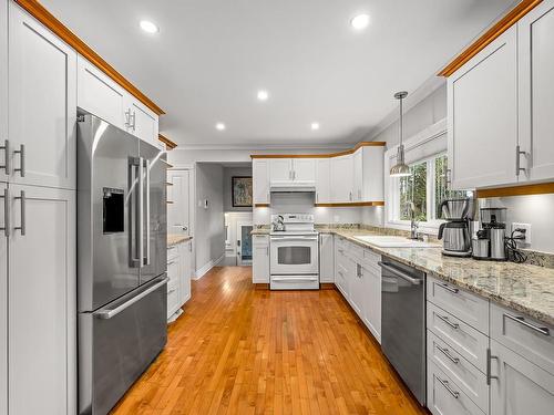 710 Powerhouse Rd, Courtenay, BC - Indoor Photo Showing Kitchen With Upgraded Kitchen