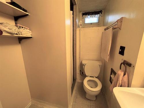 310 Second Street, Rainy River, ON - Indoor Photo Showing Bathroom