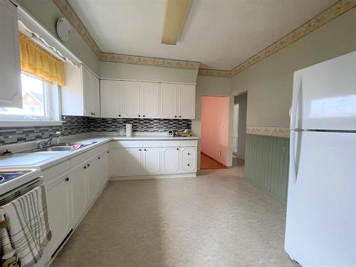 310 Second Street, Rainy River, ON - Indoor Photo Showing Kitchen With Double Sink