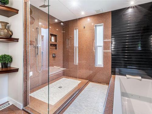 12445 Rocky Creek Rd, Ladysmith, BC - Indoor Photo Showing Bathroom