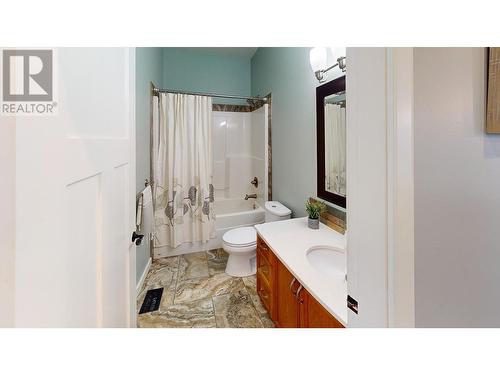 948 89 Avenue, Dawson Creek, BC - Indoor Photo Showing Bathroom